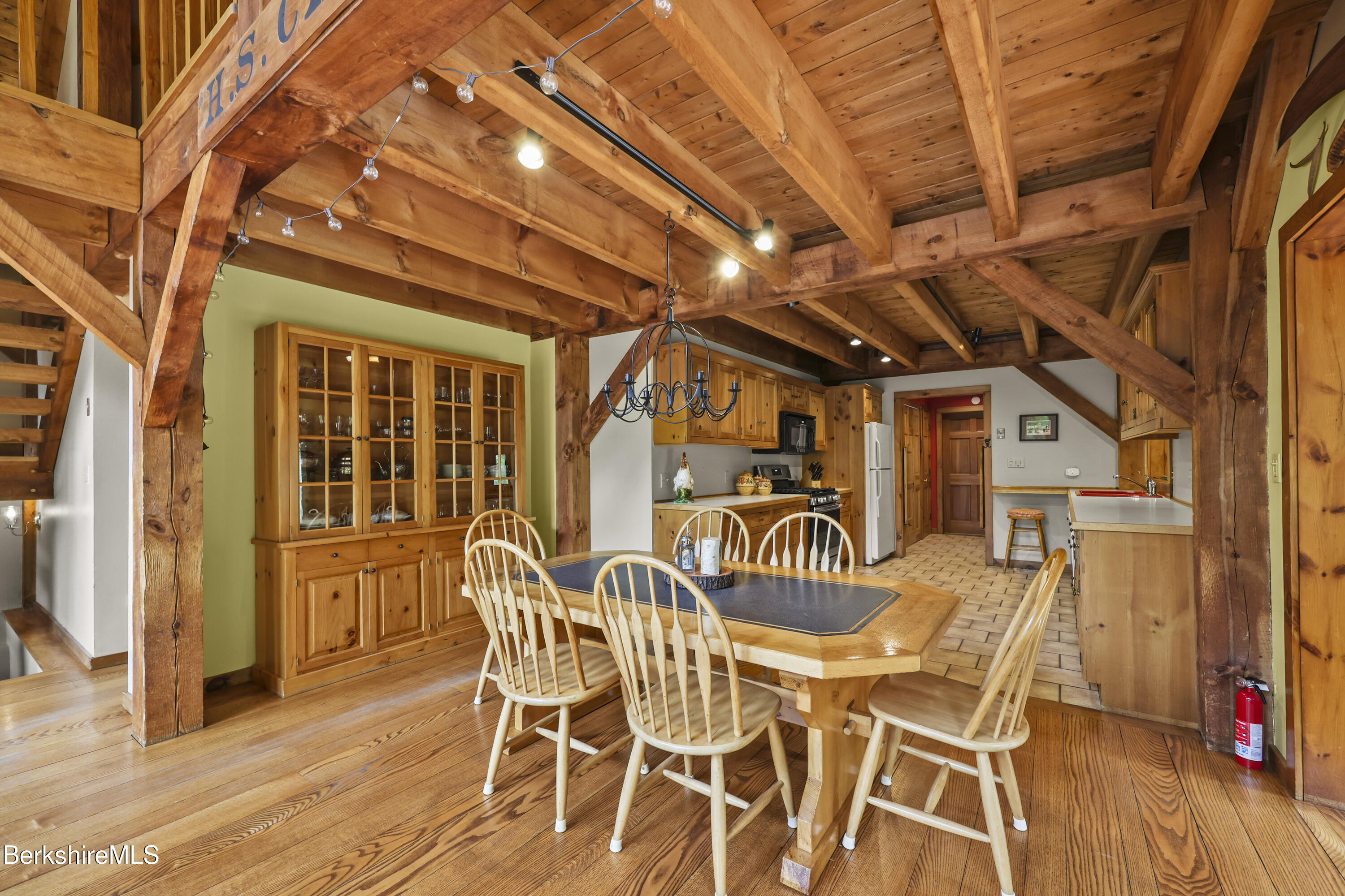 525 Rote Hill Road Sheffield, MA 01257 - Photo 22 of 62 100 Dining Area