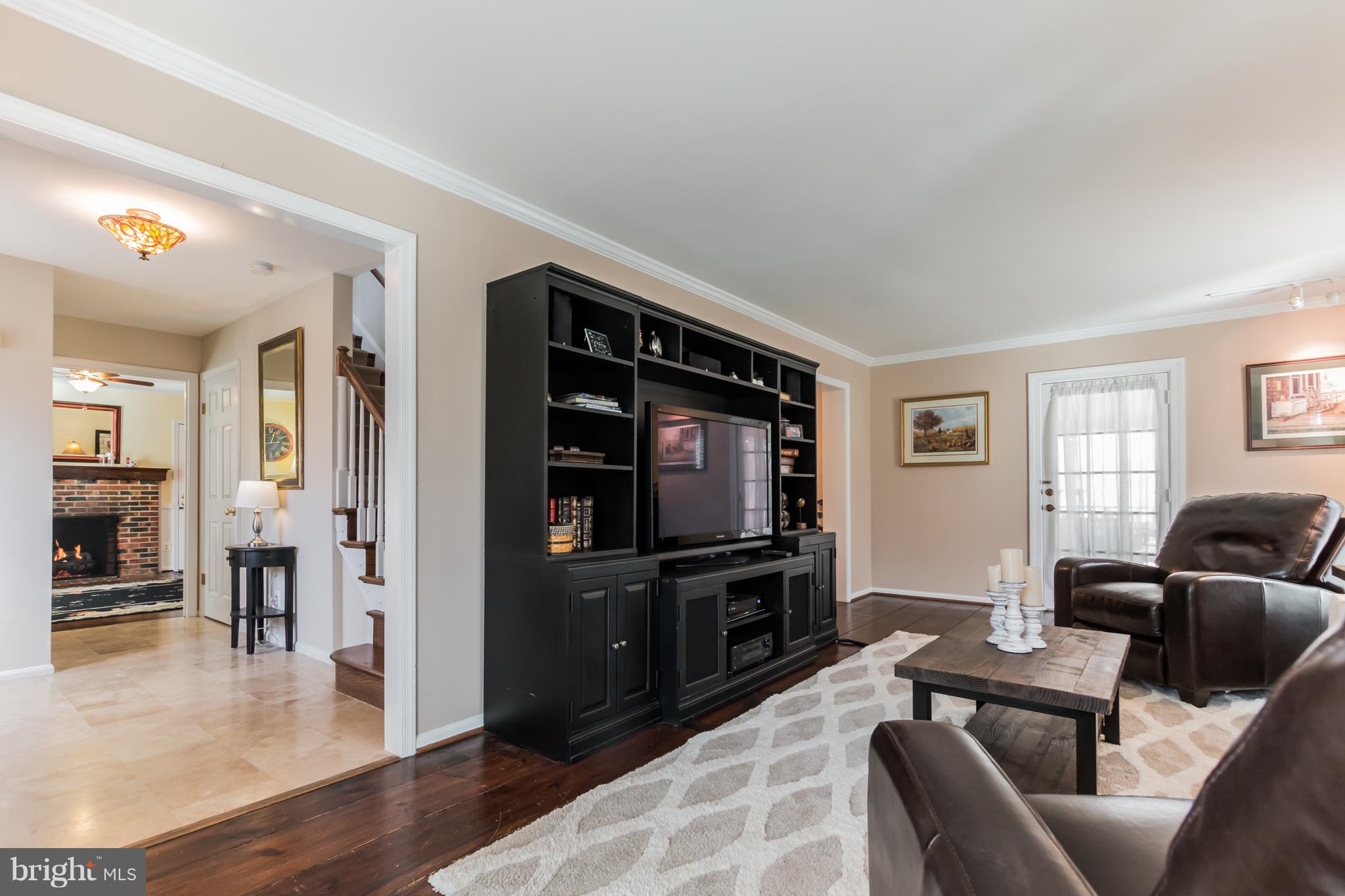 15913 Green Meadow Road Gaithersburg, MD 20878 - Photo 2 of 30 Foyer / Living Room