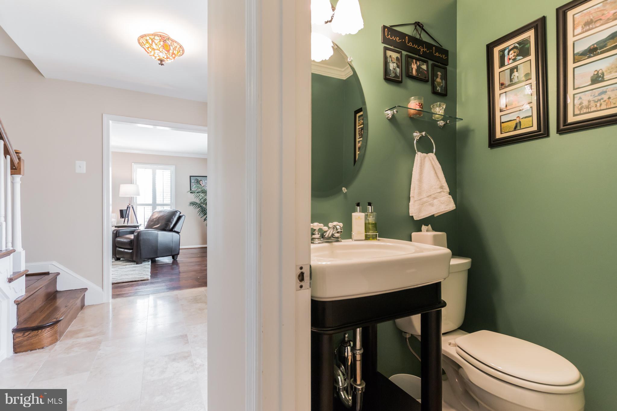 15913 Green Meadow Road Gaithersburg, MD 20878 - Photo 11 of 30 Main Level Half Bath
