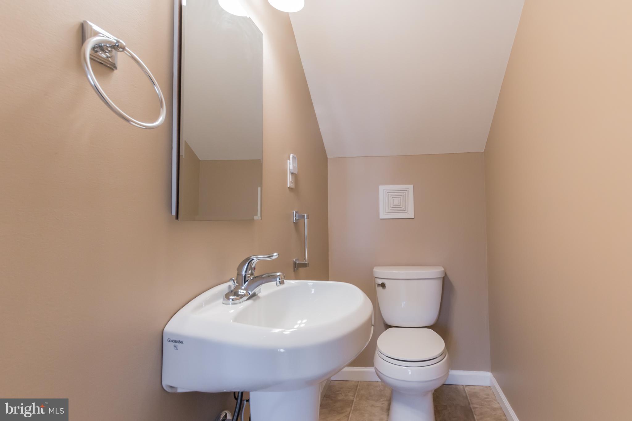 15913 Green Meadow Road Gaithersburg, MD 20878 - Photo 18 of 30 In-Law-suite 1/2 Bath