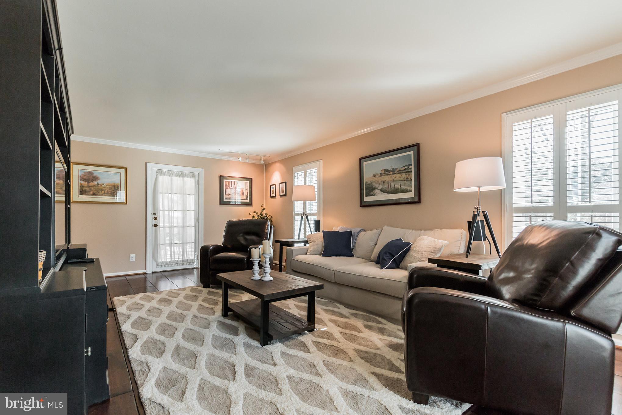 15913 Green Meadow Road Gaithersburg, MD 20878 - Photo 3 of 30 Living Room