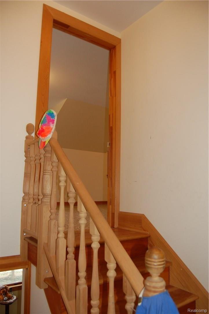 2695 East Snell Road Rochester, MI 48306 - Photo 27 of 40 Stairs