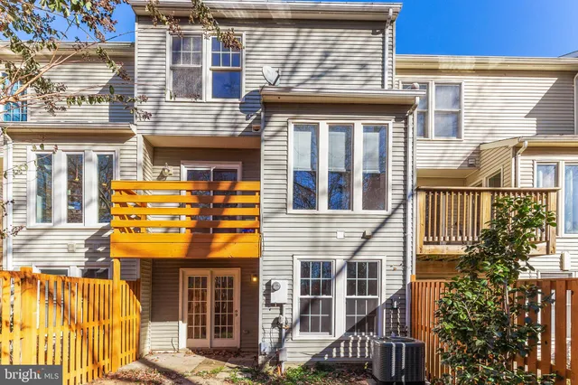 $2,950 | 6108 Joust Lane, Alexandria, VA 22315