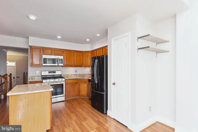 $2,950 | 6108 Joust Lane, Alexandria, VA 22315