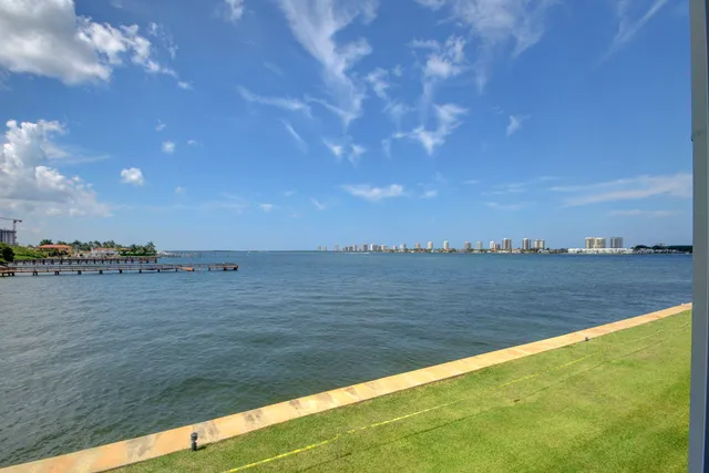 $2,650 | 410 Wilma Circle, Unit 204, Riviera Beach, FL 33404