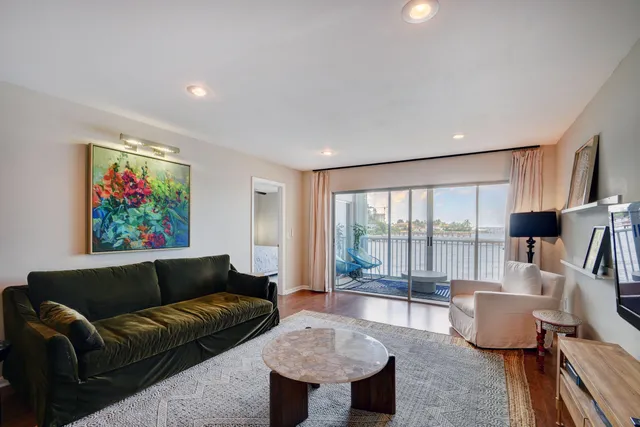 $2,650 | 410 Wilma Circle, Unit 204, Riviera Beach, FL 33404