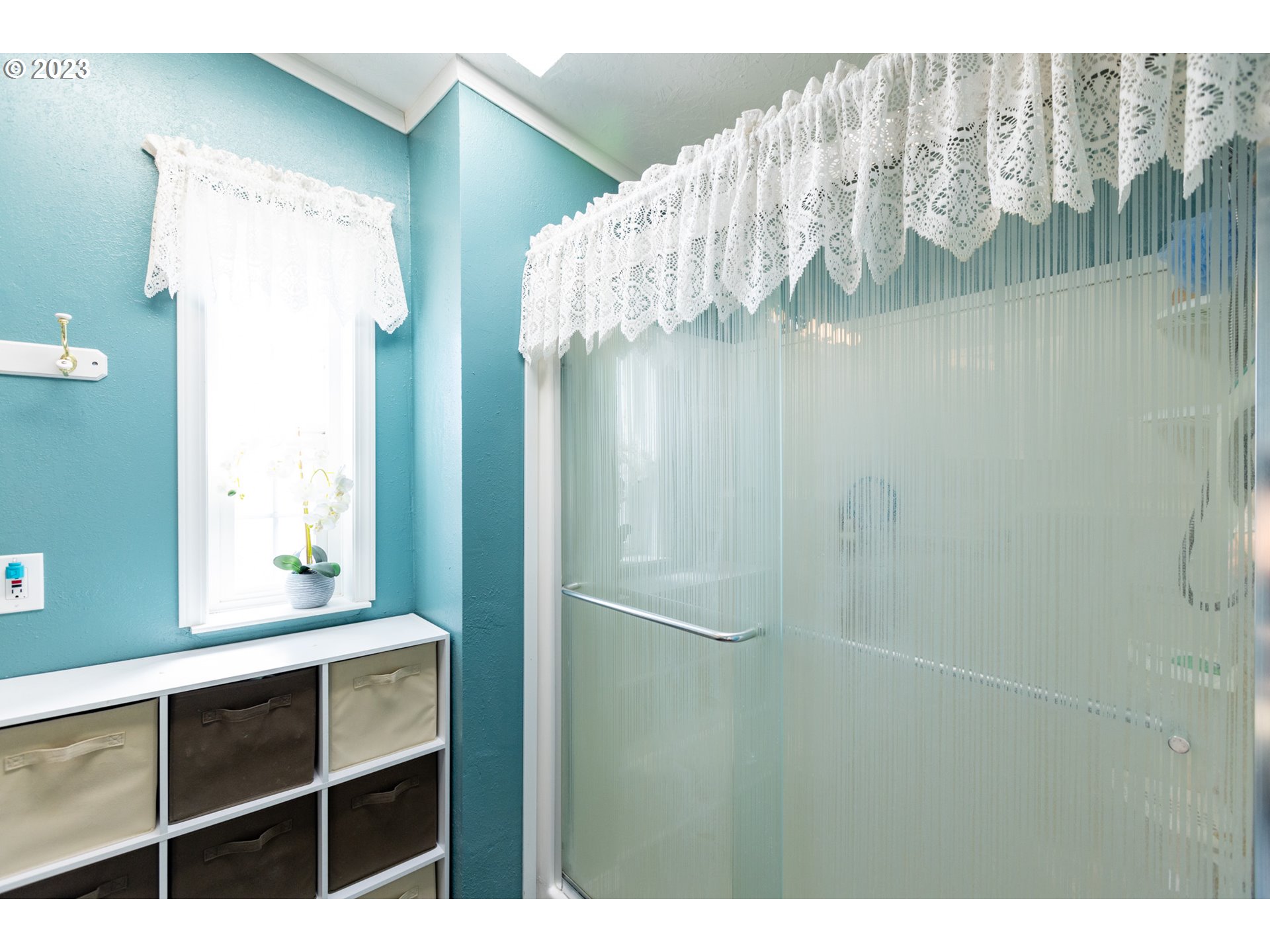 1045 Chenoweth Road The Dalles, OR 97058 - Photo 19 of 35 a bathroom with a shower