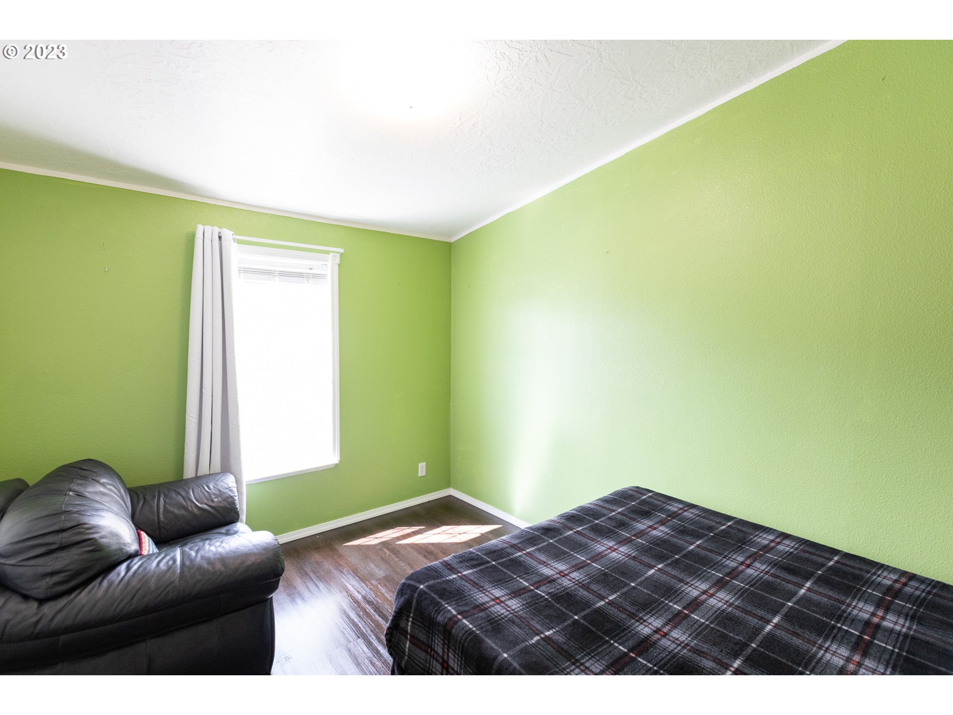 1045 Chenoweth Road The Dalles, OR 97058 - Photo 23 of 35 a bedroom with a bed