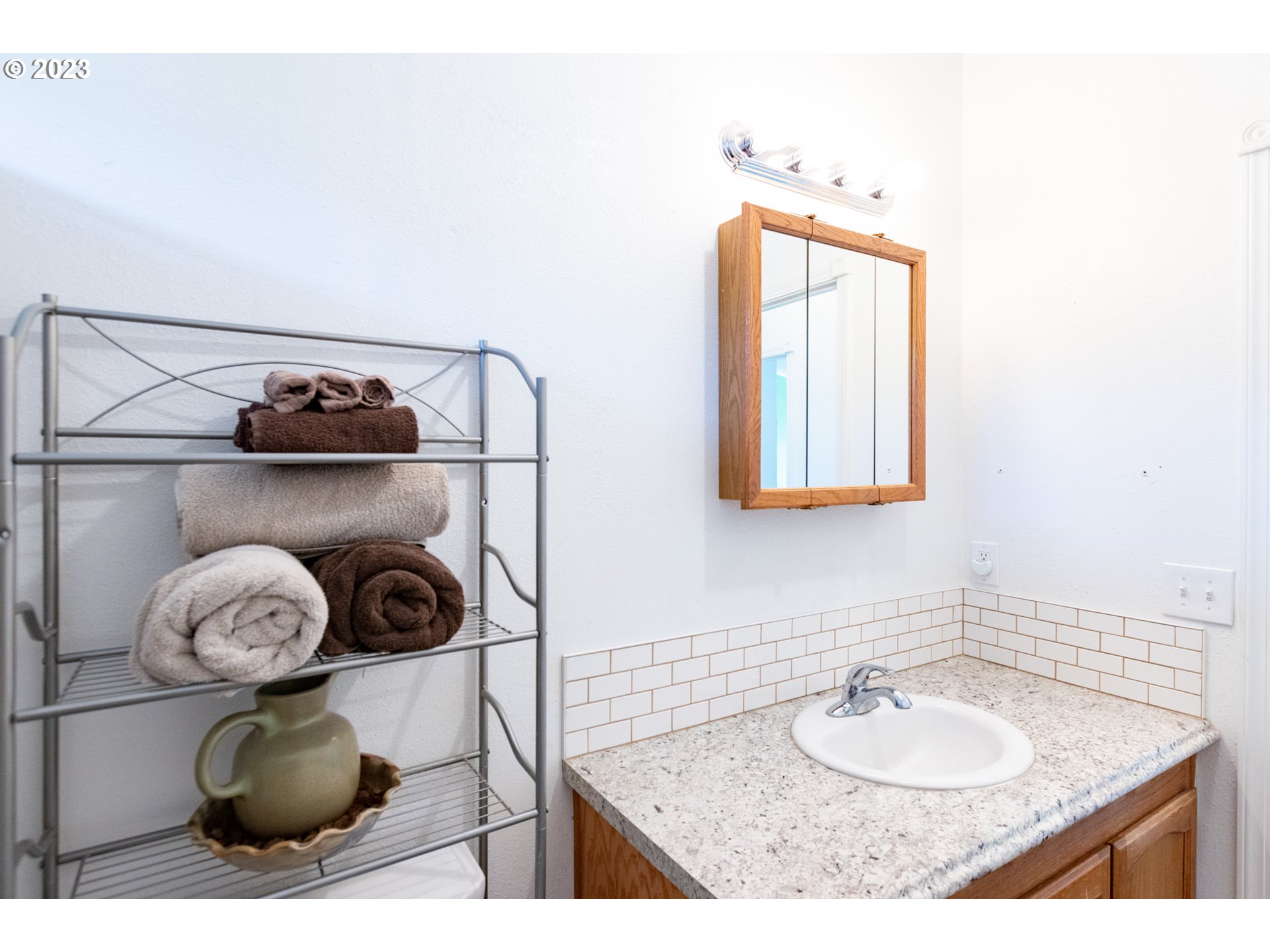1045 Chenoweth Road The Dalles, OR 97058 - Photo 25 of 35 a bathroom with a sink and a mirror