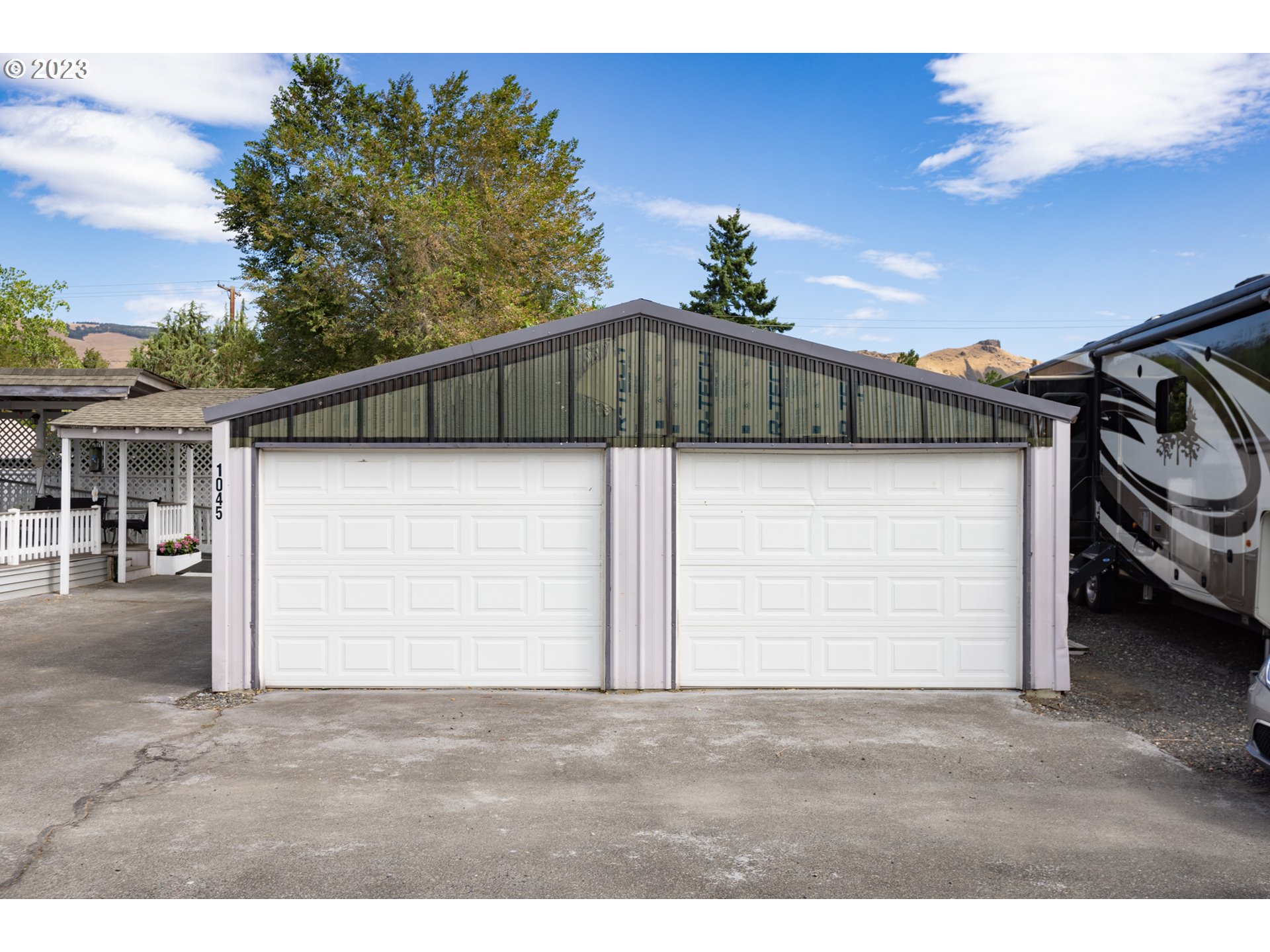 1045 Chenoweth Road The Dalles, OR 97058 - Photo 26 of 35 a view of a garage of the house