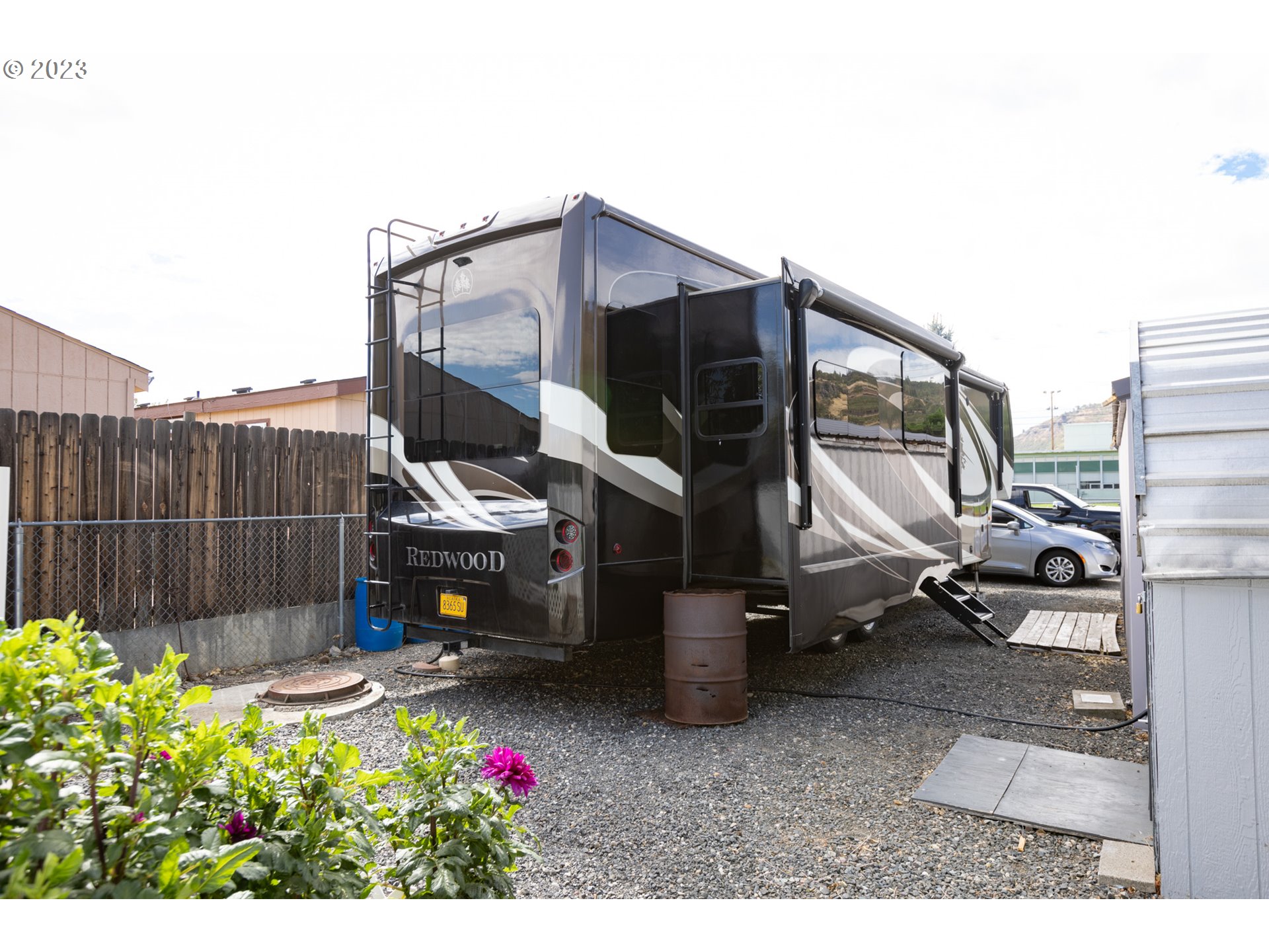 1045 Chenoweth Road The Dalles, OR 97058 - Photo 5 of 35 a view of outdoor space and garden