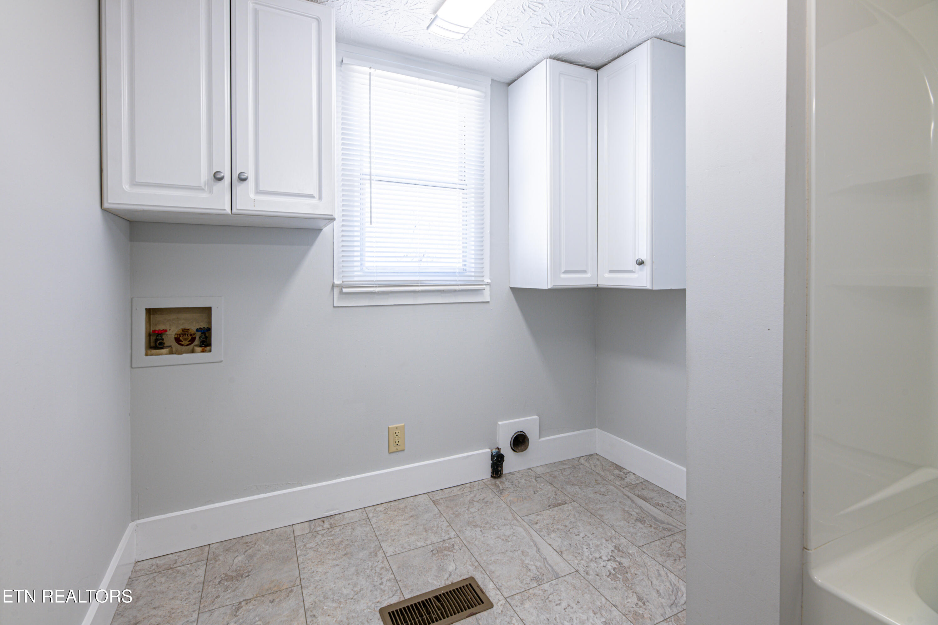 1602 Berry Road Knoxville, TN 37920 - Photo 18 of 26 1602 Berry Rd-26