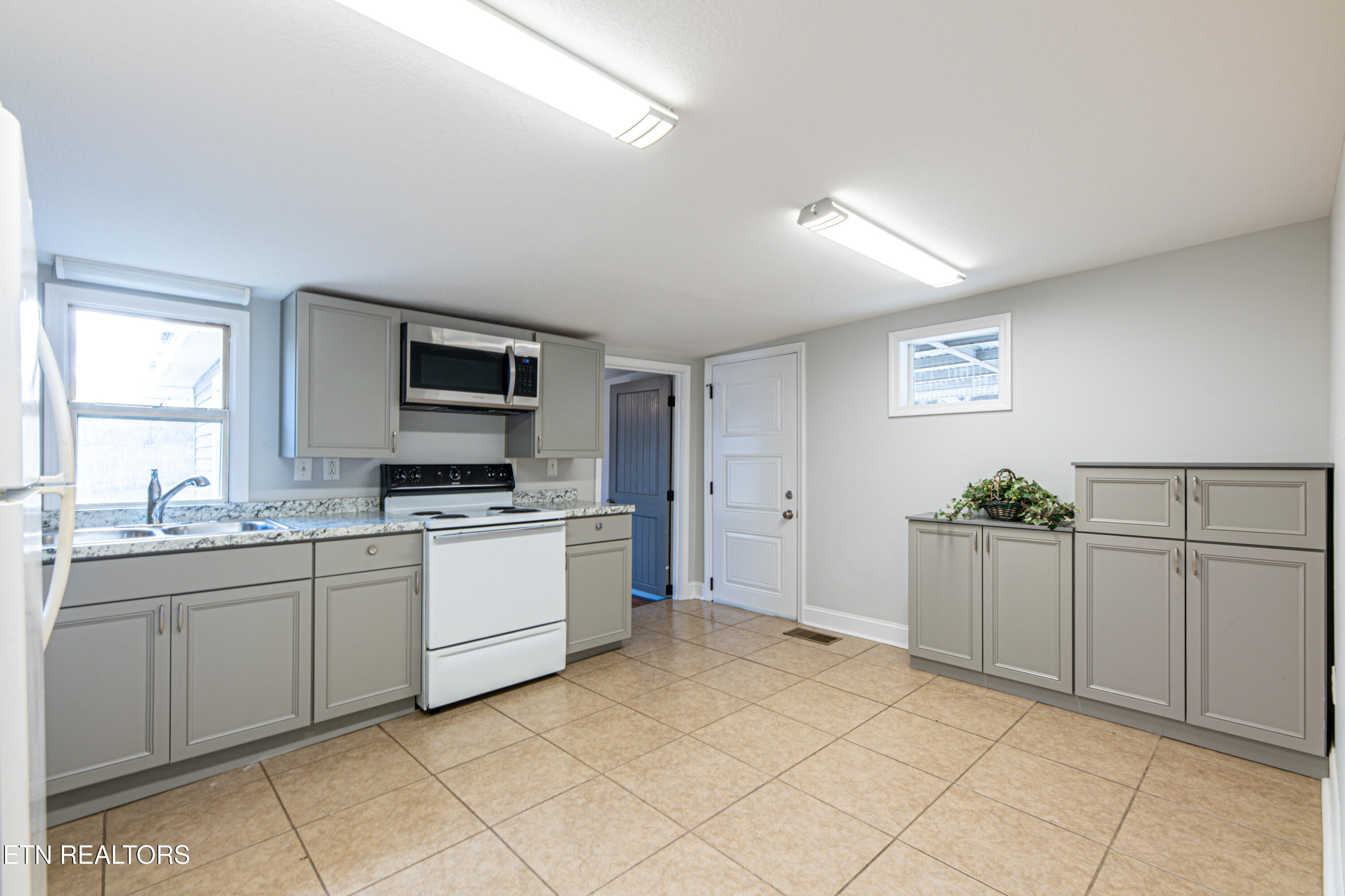 1602 Berry Road Knoxville, TN 37920 - Photo 8 of 26 1602 Berry Rd-11