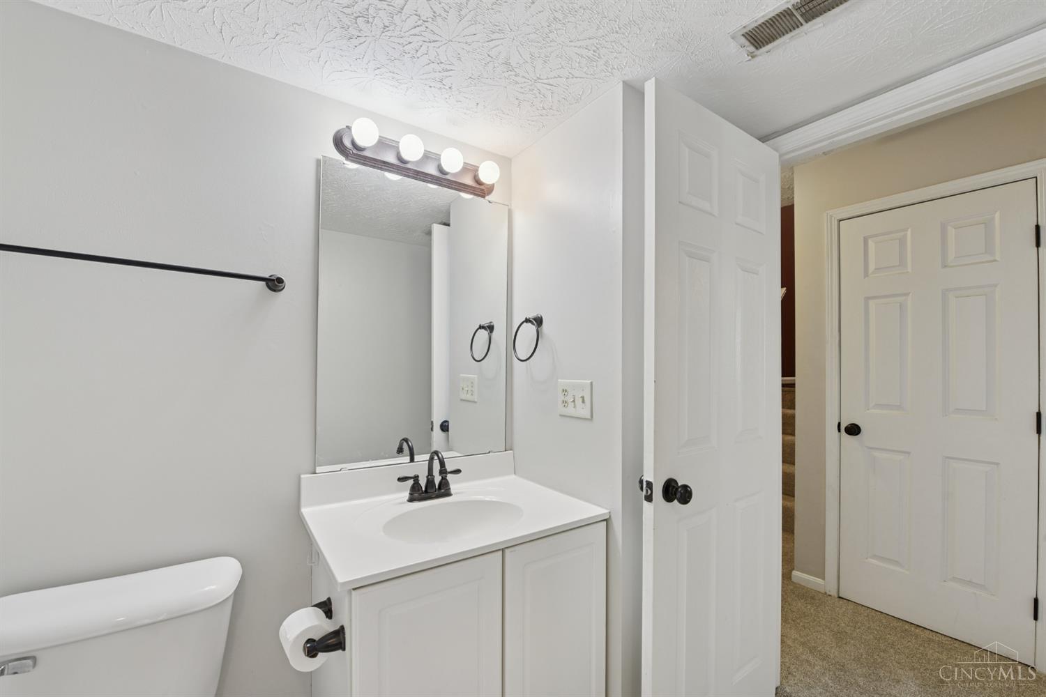 1221 Nottingham Road Amelia, OH 45102 - Photo 25 of 46 Gallery Image 25