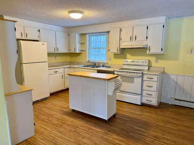 $499,900 | 29 Quaker Lane, Barrington, NH 03825