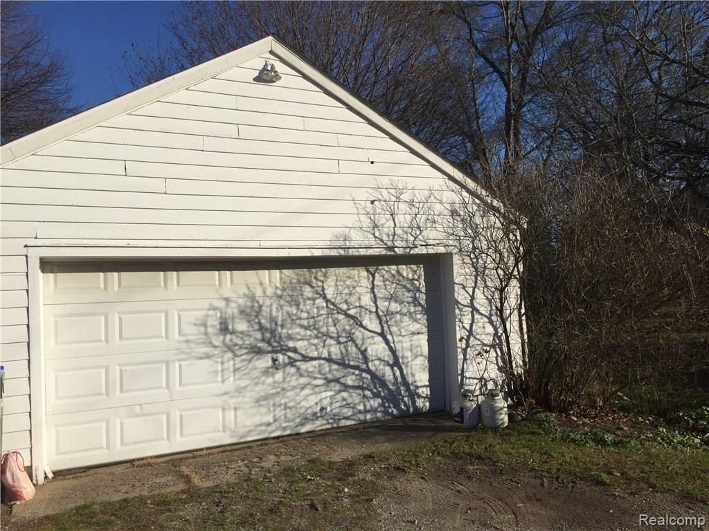 10866 Spencer Road Brighton, MI 48114 - Photo 2 of 13 Photo Nov 16, 2 59 00 PM.jpg