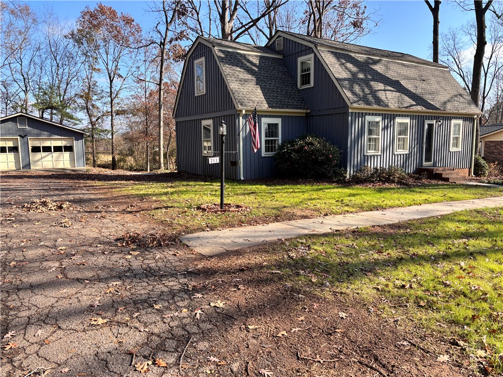 211 Heather Drive Clemson, SC 29630 - Photo 1 of 18