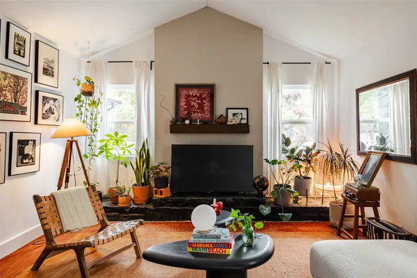 $3,000 | 904 Acorn Oaks Drive, Austin, TX 78745