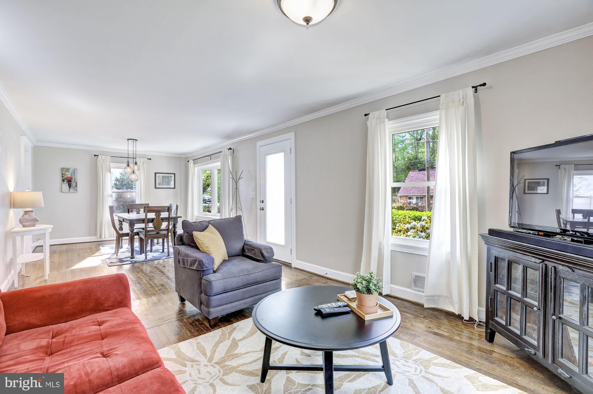1105 Dryden Street Silver Spring, MD 20901 - Photo 6 of 48 Bright and airy Living Room
