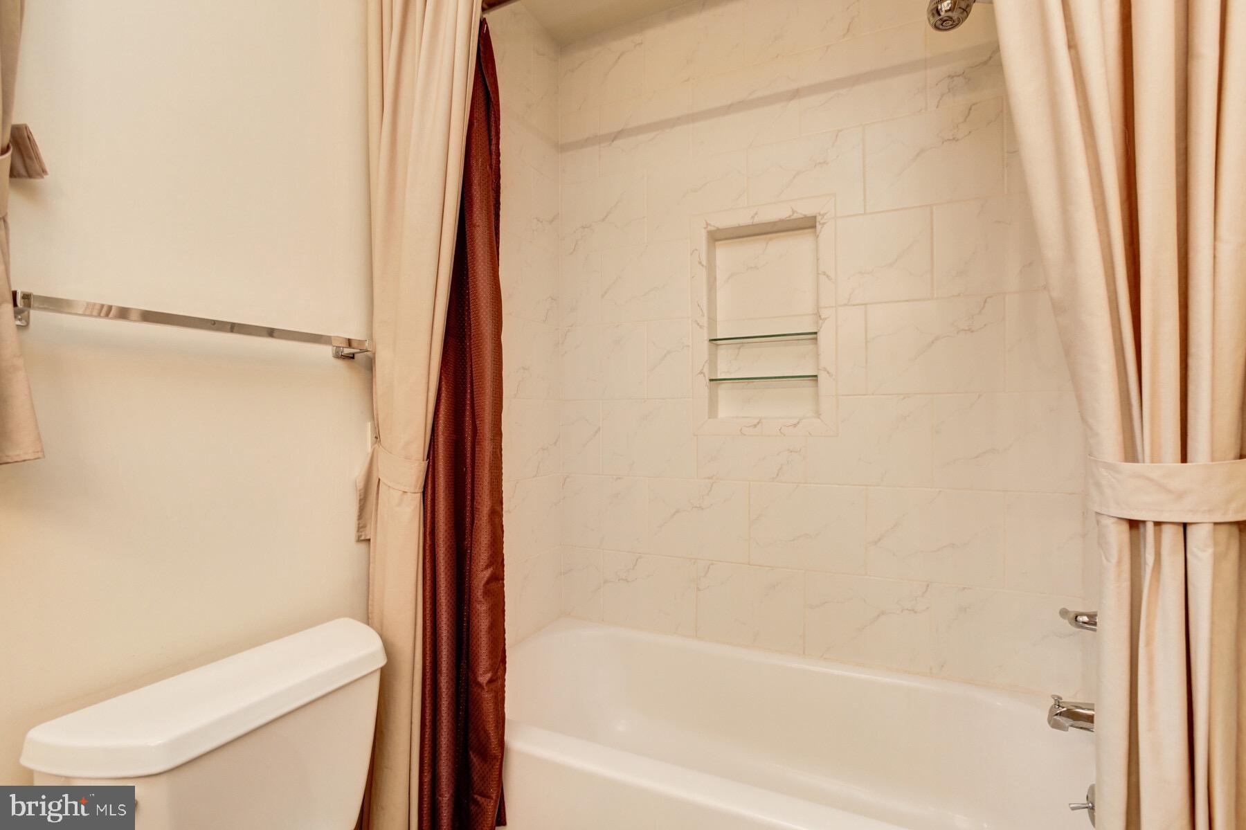 11710 Fernshire Road Gaithersburg, MD 20878 - Photo 40 of 58 Upper level full bath