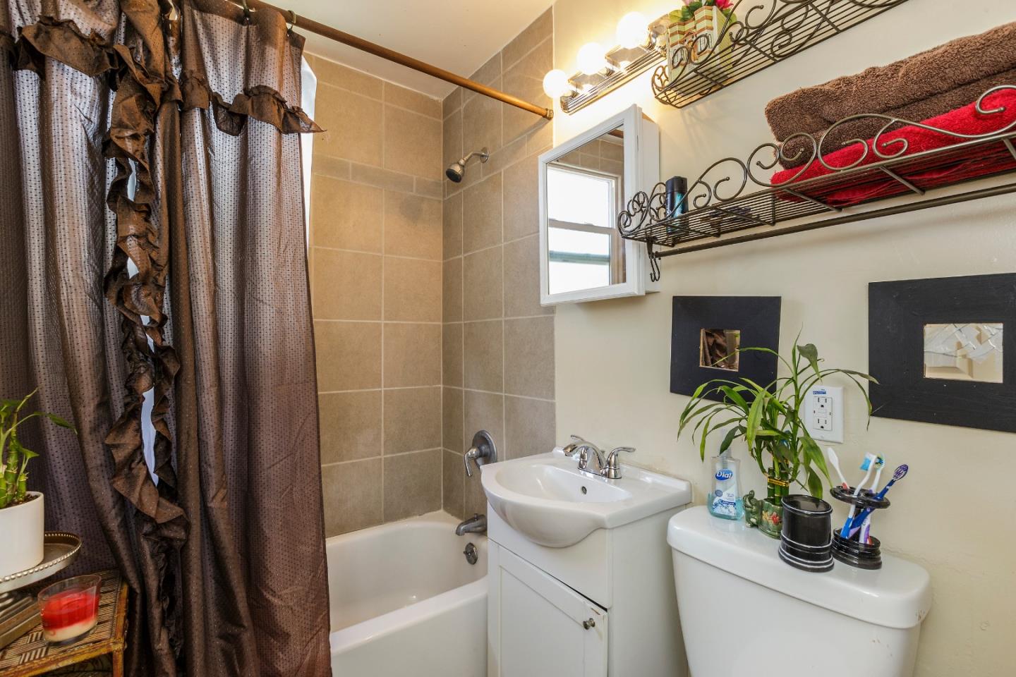 527 Rollins Road Burlingame, CA 94010 - Photo 8 of 18 Gallery Image 8