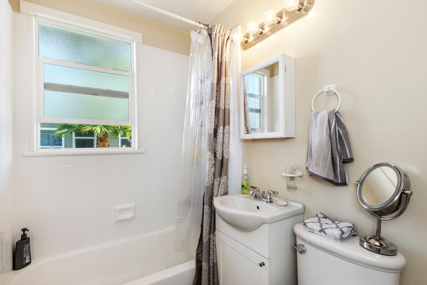 527 Rollins Road Burlingame, CA 94010 - Photo 10 of 18 Gallery Image 10