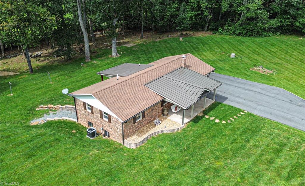 834 Pine Swamp Road Sparta, NC 28675 - Photo 4 of 43