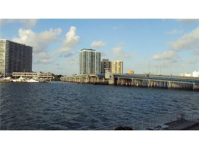 $3,225 | 2016 Bay Drive, Unit 207, Miami Beach, FL 33141