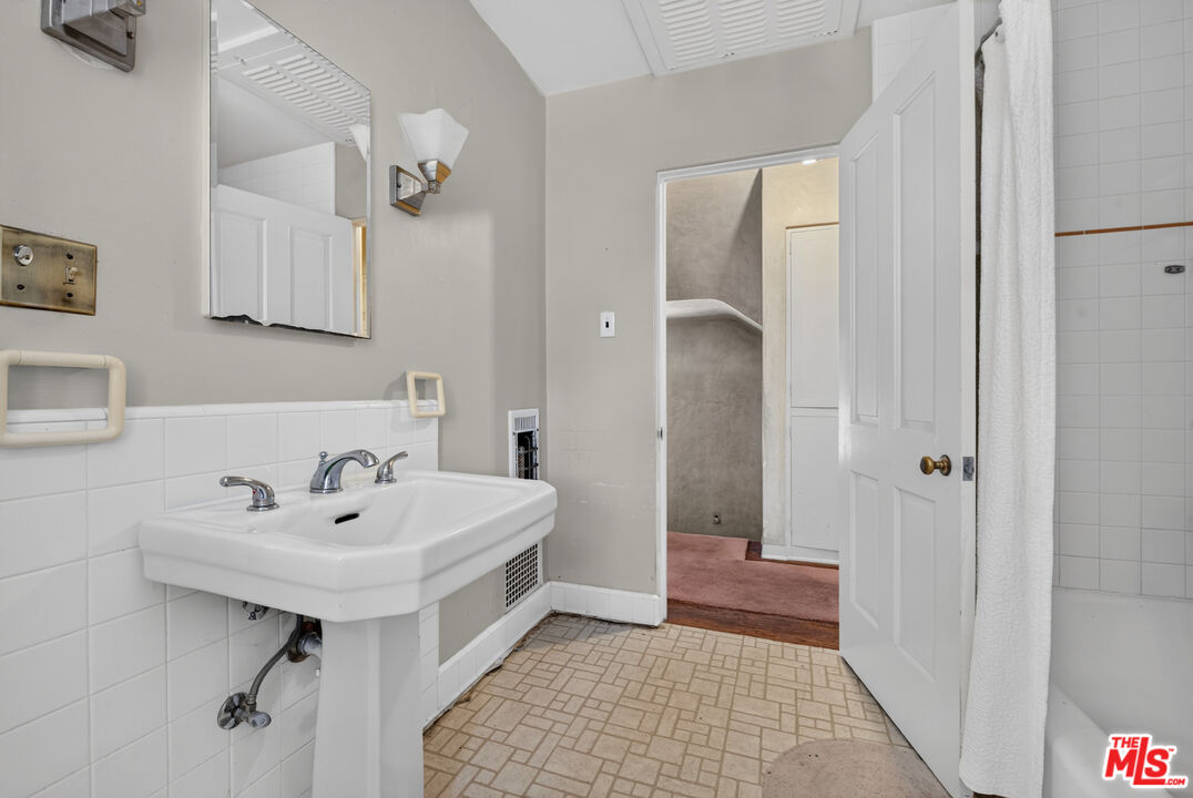 1005 Laurel Road Santa Paula, CA 93060 - Photo 34 of 37