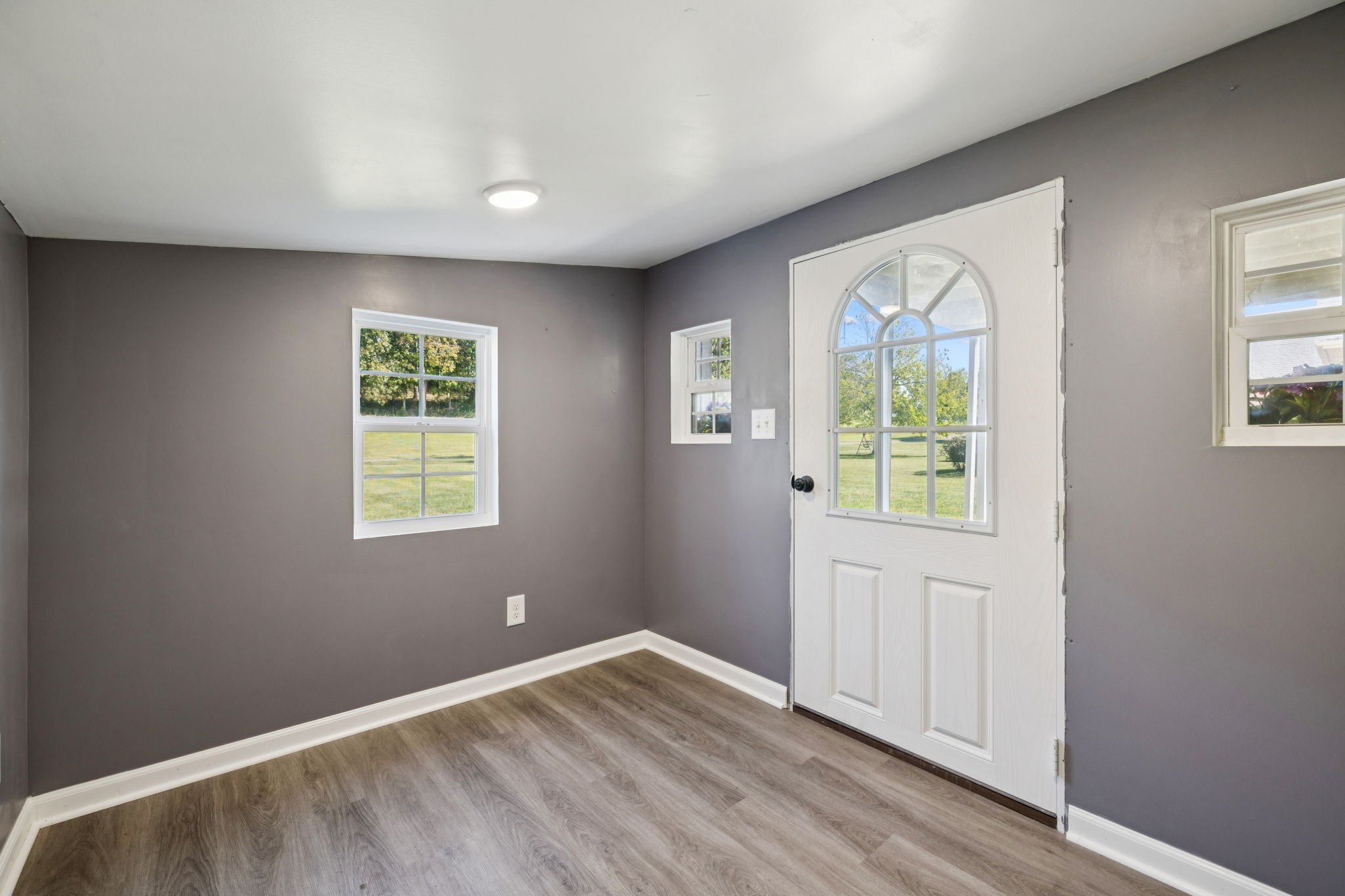 3679 Old State Highway 11 Springfield, TN 37172 - Photo 34 of 50 an empty room with windows