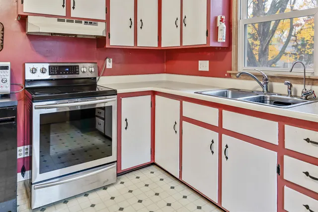 $405,900 | 16 Seneca Avenue, Essex Junction, VT 05452