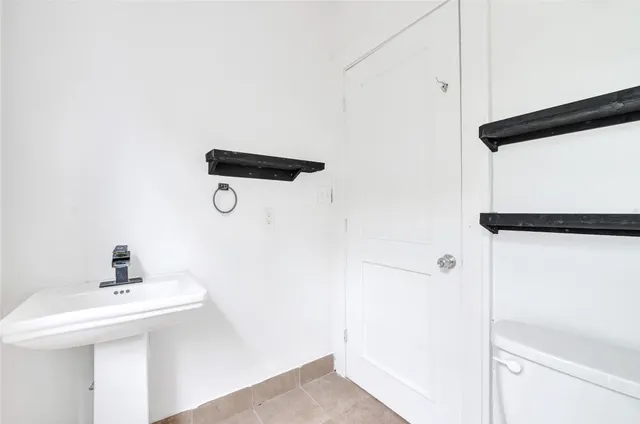 $1,000 | 2506 Keene Street, Unit 2, Houston, TX 77009