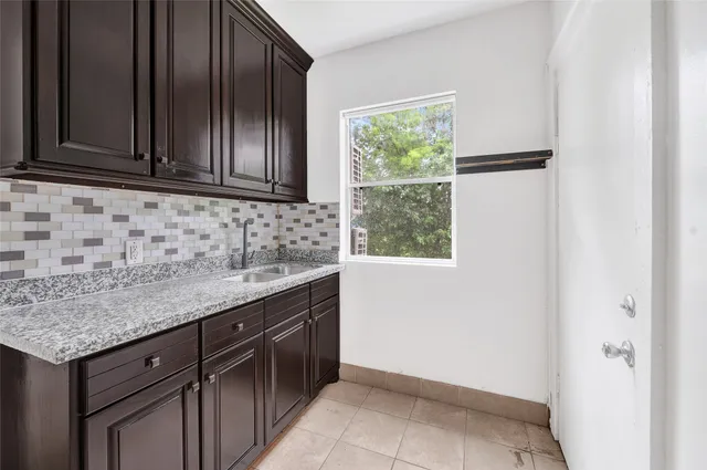 $1,000 | 2506 Keene Street, Unit 2, Houston, TX 77009