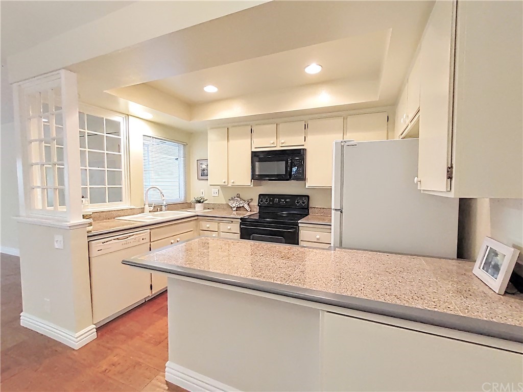 5917 Armaga Spring Road, Unit H Rancho Palos Verdes, CA 90275 - Photo 3 of 33