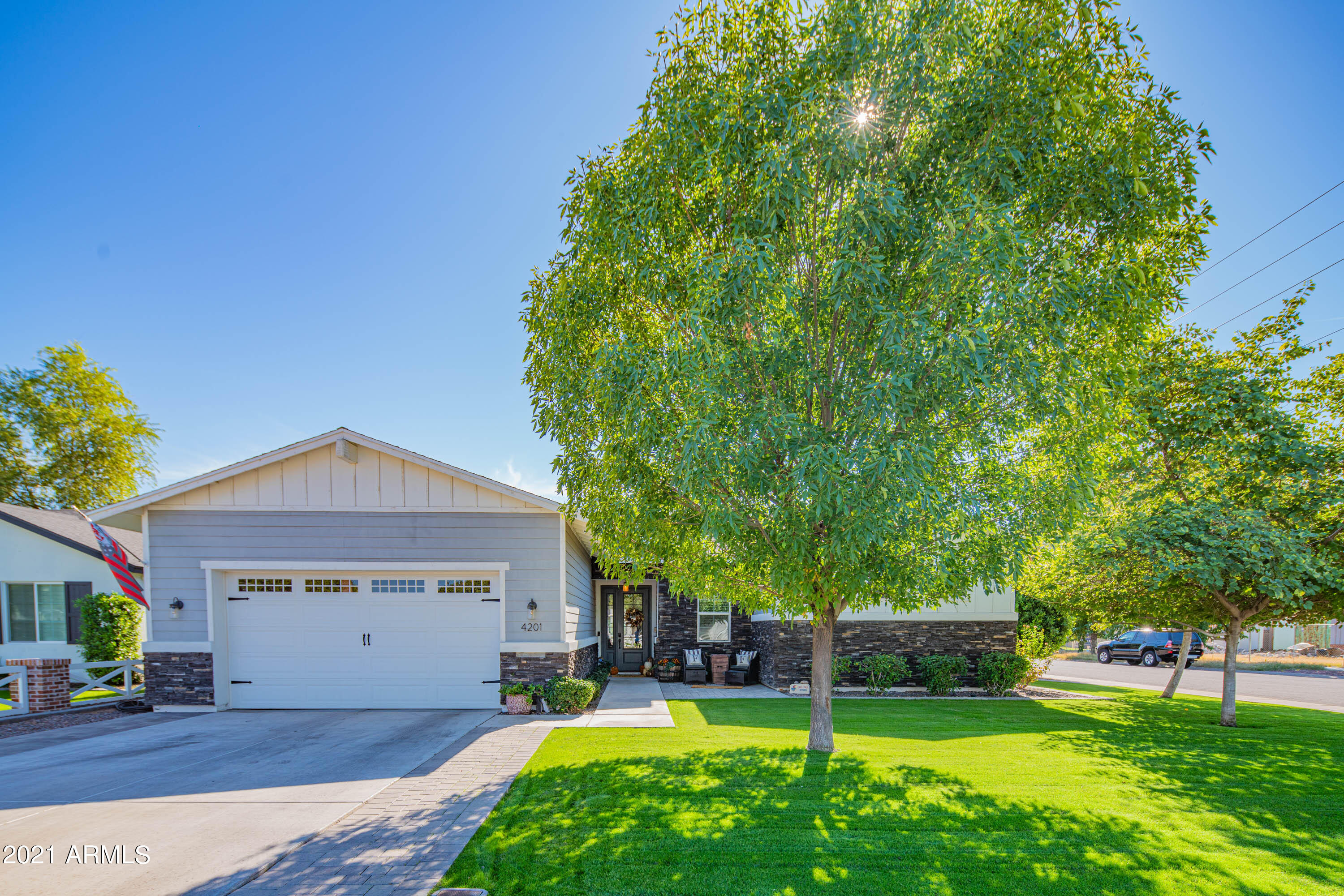 4201 East Cheery Lynn Road Phoenix, AZ 85018 - Photo 2 of 38 eclr-45