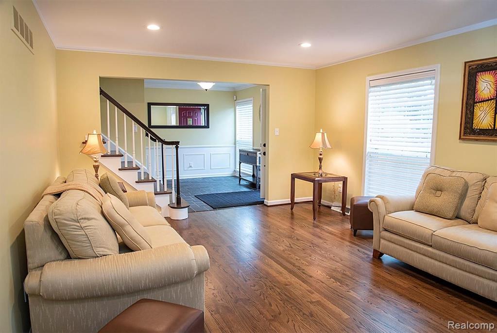 35897 Charter Crest Road Farmington Hills, MI 48335 - Photo 4 of 21