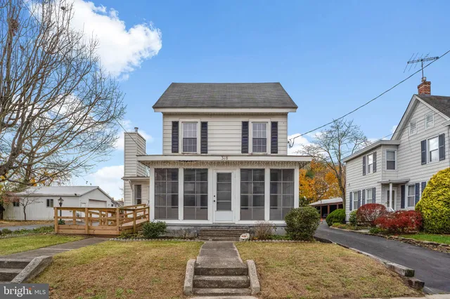$325,000 | 318 South Main Street, Elmer, NJ 08318