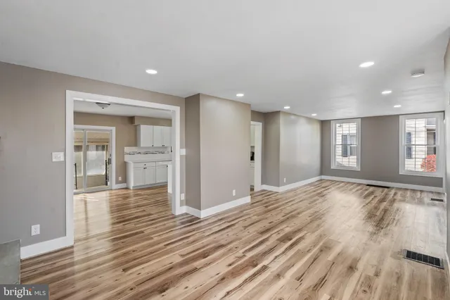 $325,000 | 318 South Main Street, Elmer, NJ 08318