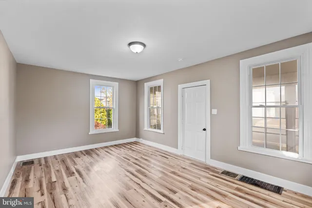 $325,000 | 318 South Main Street, Elmer, NJ 08318