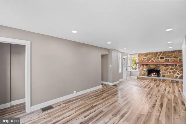 $325,000 | 318 South Main Street, Elmer, NJ 08318