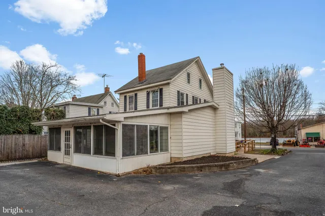 $325,000 | 318 South Main Street, Elmer, NJ 08318
