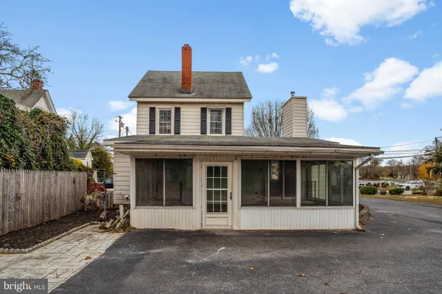 $325,000 | 318 South Main Street, Elmer, NJ 08318