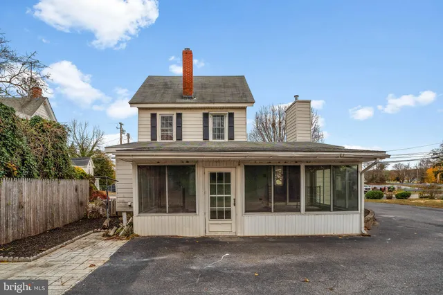 $325,000 | 318 South Main Street, Elmer, NJ 08318