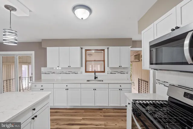 $325,000 | 318 South Main Street, Elmer, NJ 08318