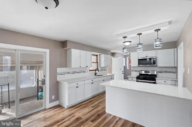 $325,000 | 318 South Main Street, Elmer, NJ 08318