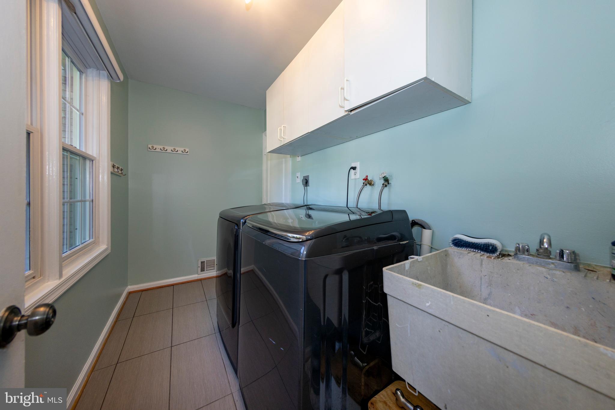 2513 Farrier Lane Reston, VA 20191 - Photo 38 of 51 Laundry Room off of the Family Room