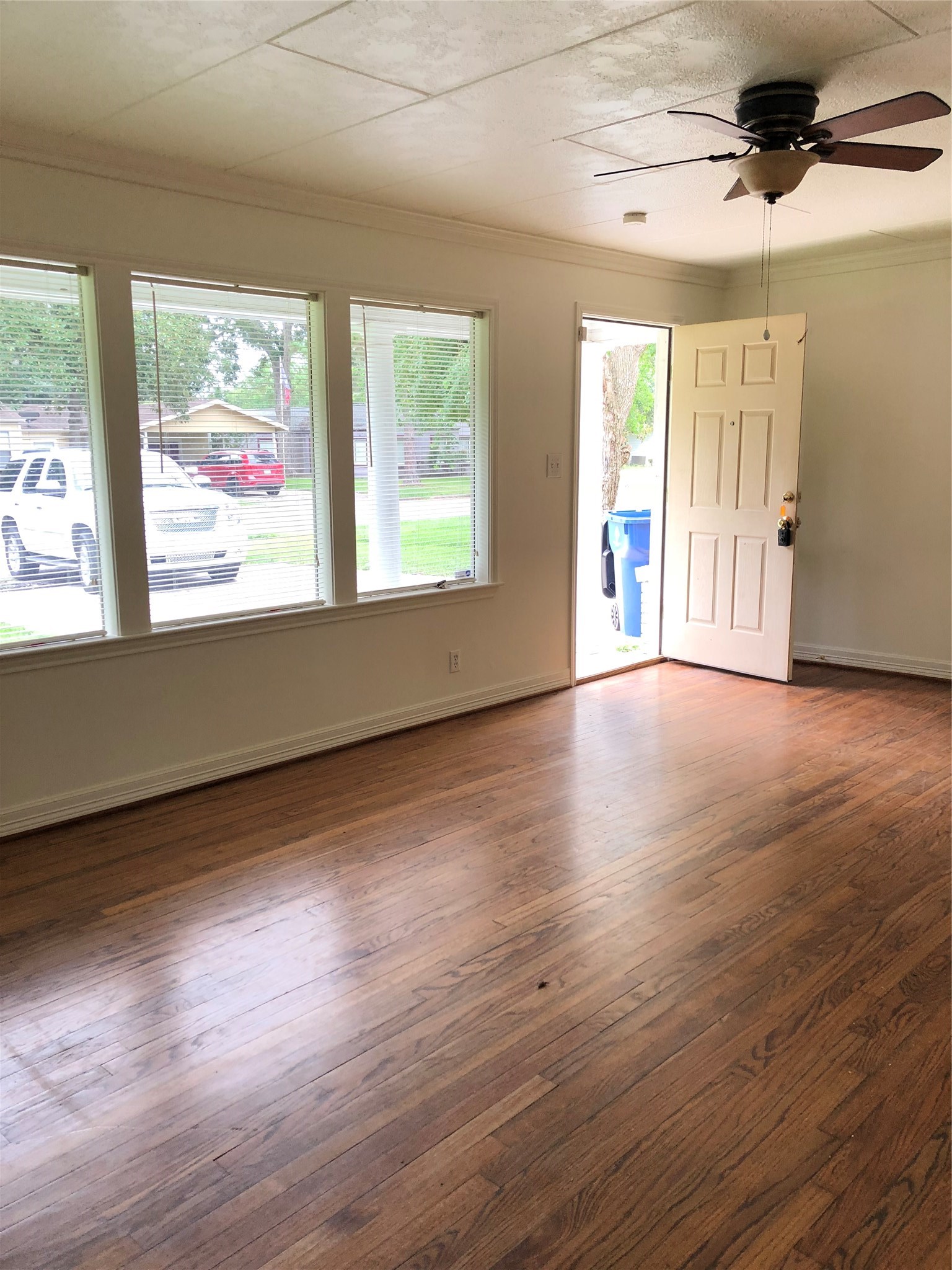 1113 Miller Street Angleton, TX 77515 - Photo 4 of 11 Gallery Image 4