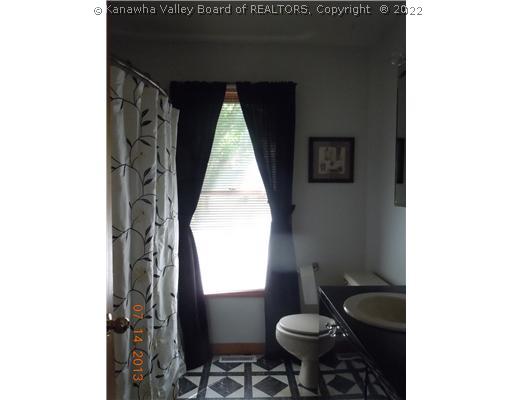 107 Poplar Point Estates Road Poca, WV 25159 - Photo 8 of 16 Main Level Bathroom.