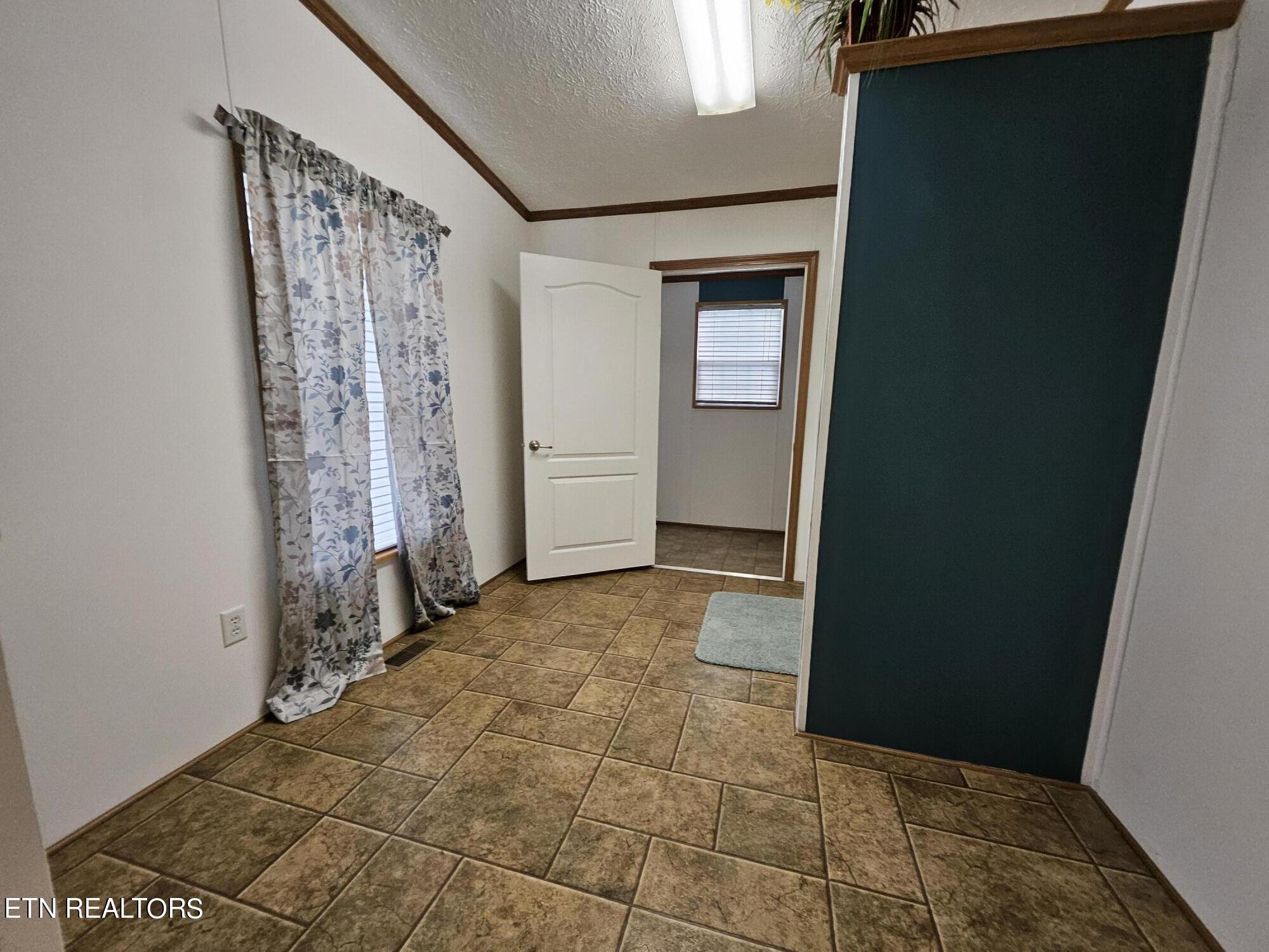 275 Ollis Road Oliver Springs, TN 37840 - Photo 14 of 26 Dressing Area view 2