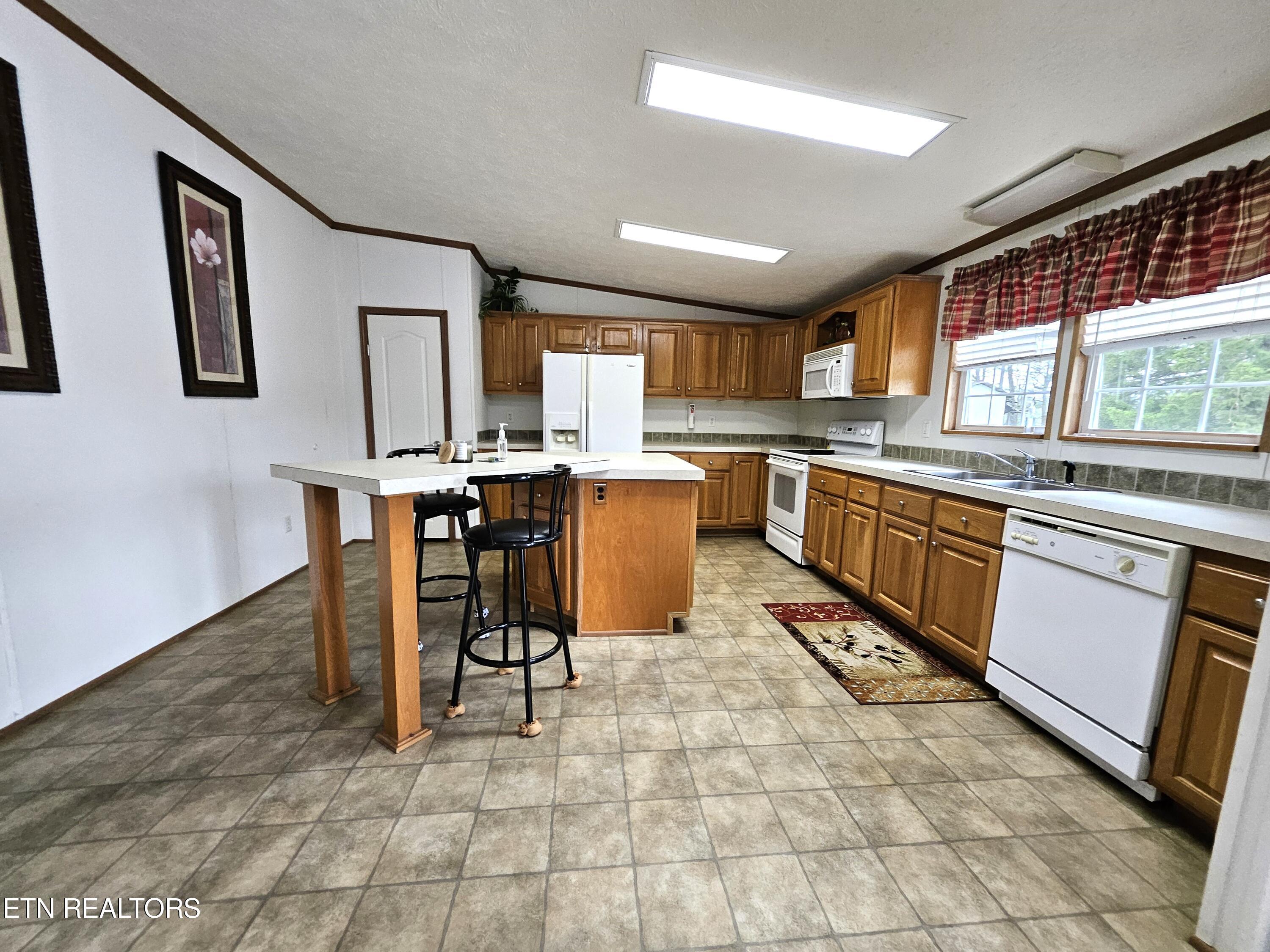 275 Ollis Road Oliver Springs, TN 37840 - Photo 5 of 26 Fabulous kitchen!